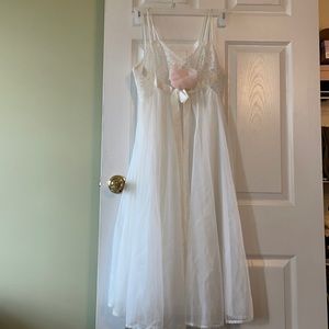 Vintage vanity fair night gown size 34 (small)